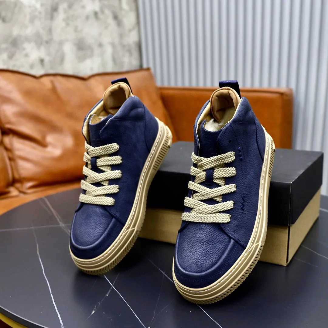 Ex-factory price: 640💰Thick wool imported from Australia Brand: UGG genuine purchasing agent Size: 38-44 Grade: Official website 1:1 Material: First layer of genuine leather waterproof and antifreeze upper Real wool lining Original non-slip soft wear-resistant outsole Style category: Men's casual shoes Trendy style Comfortable on the feet Color: Official website color synchronization
